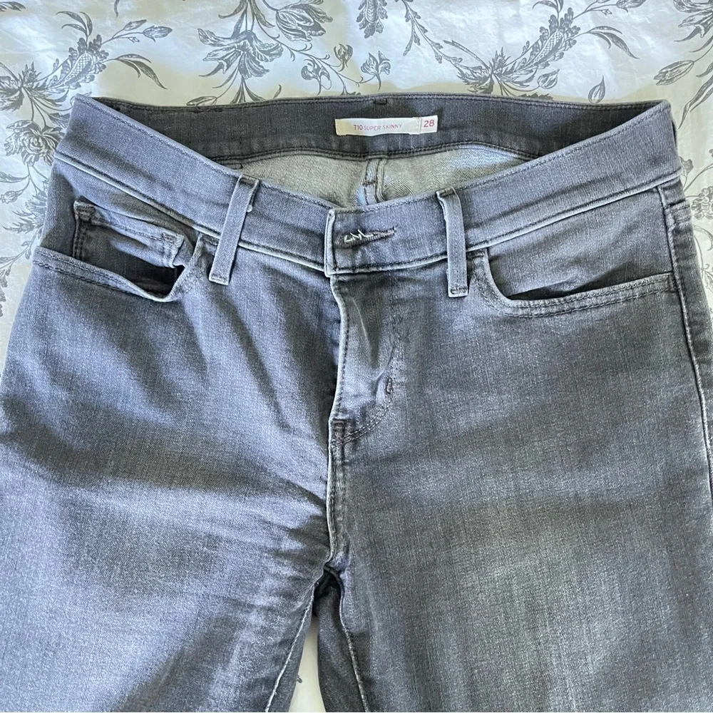 Levi’s Gray Super Skinny Jeans - Picture 3 of 5
